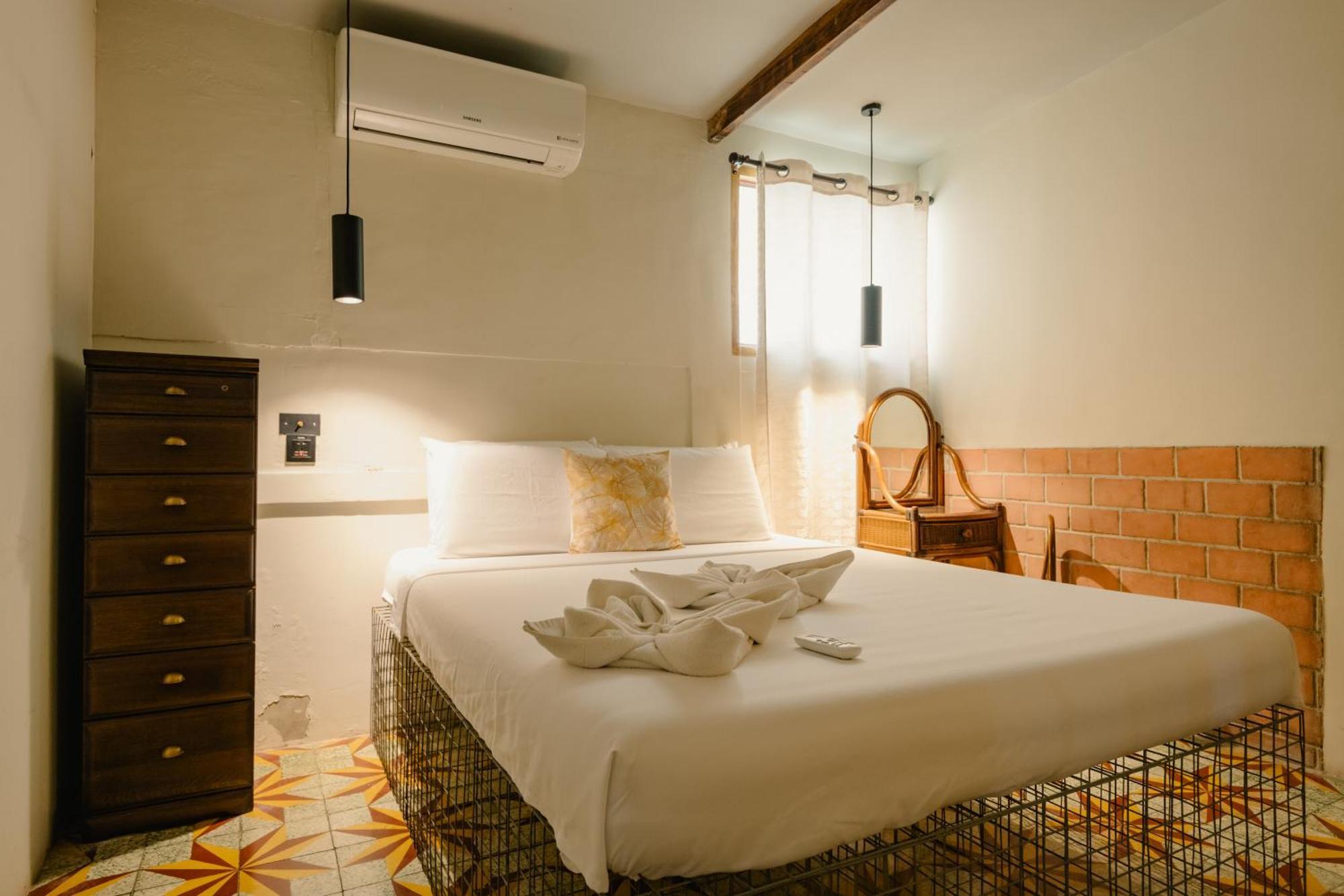 The Flying Fish Hostel Cebu Exterior photo
